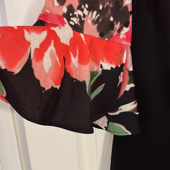 Tahari flowered dress size 10 - Picture 3 of 5